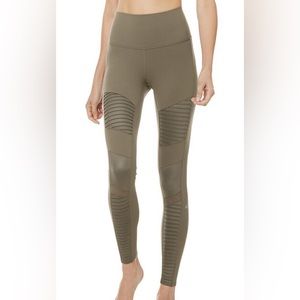 Also leggings